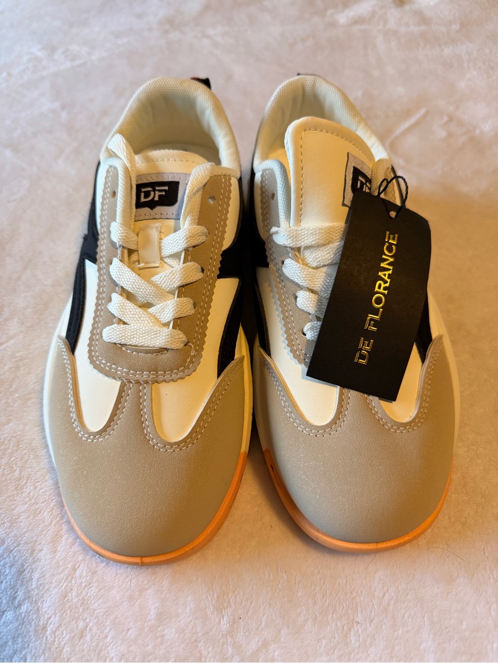 De Florance Beige & Black Lace-Up Sneakers size 7.5